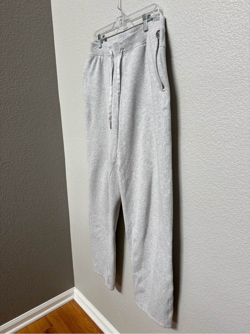 Lululemon Straight Leg Sweatpants Men’s M Heathered Ultra Light Grey